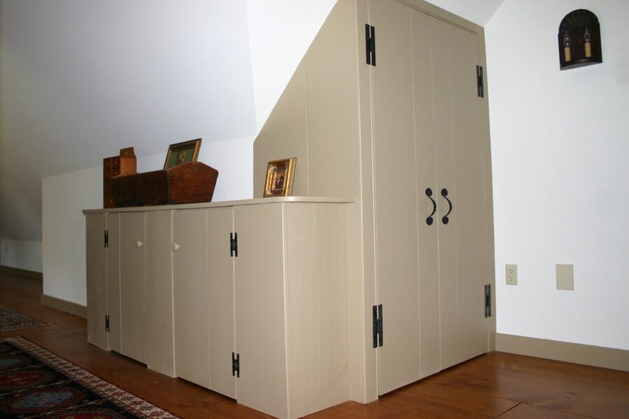Custom Built-in Cabinets & Closets